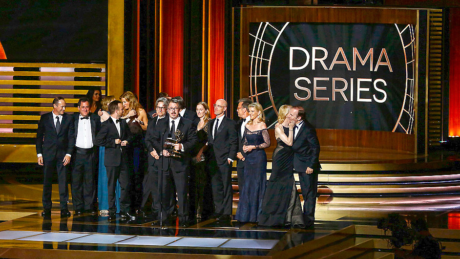 Vince Gilligan a tb serilu Pernkov tta pebraj cenu Emmy.