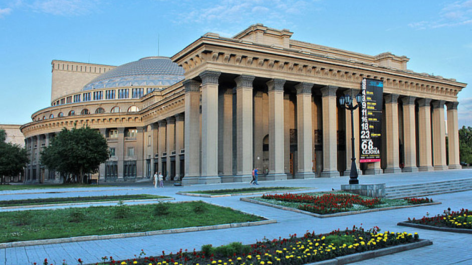 Novosibirsk sttn opera a balet pila o editele.