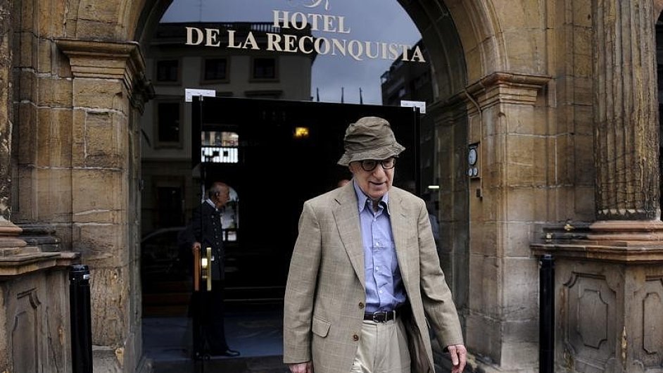 Reisr Woody Allen ped hotelem na severu panlska letos v ervenci.