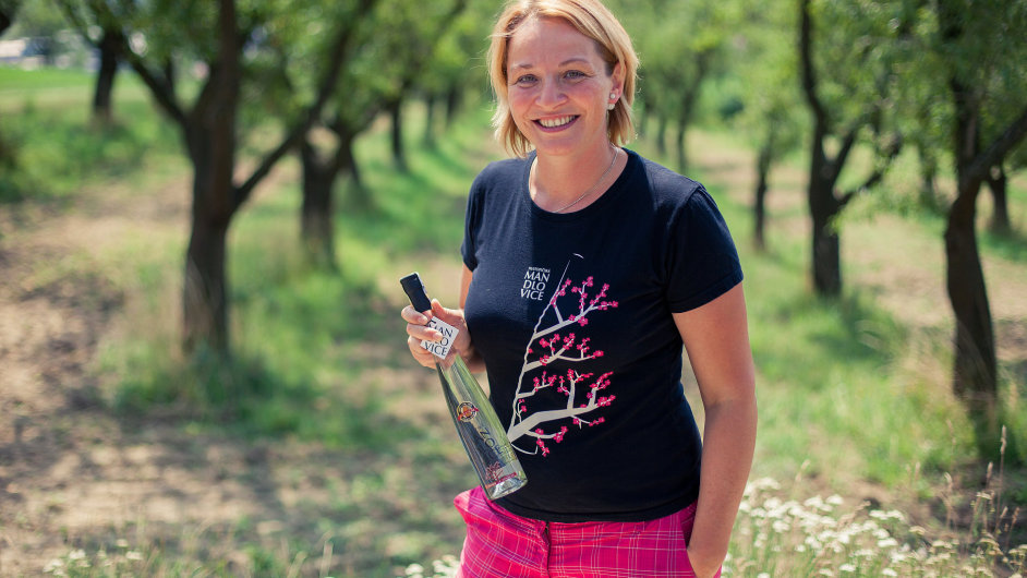 Kateina Kopov zaala vyrbt mandlovici. Dnes ji prodv po cel esk republice