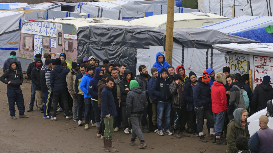 Uprchlci ve francouzskm tboe Calais.