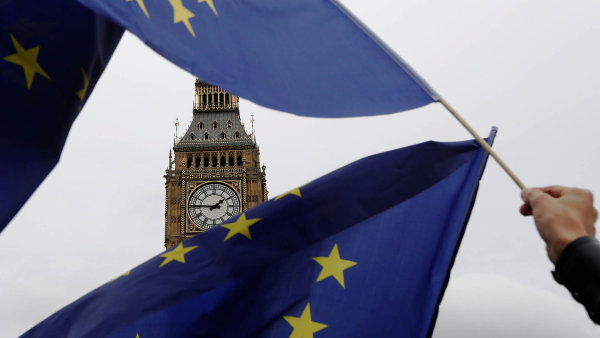 Největší obavou pro firmy je podle průzkumu v současnosti nejistota spojená s brexitem.