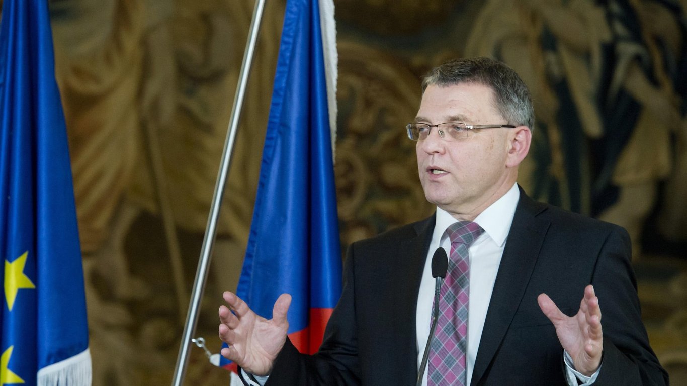 Ministr zahraničí ČR Lubomír Zaorálek (na snímku) vystoupil 9. října v Praze na tiskové konferenci po jednání s lotyšským protějškem Edgarsem Rinkévičsem.
