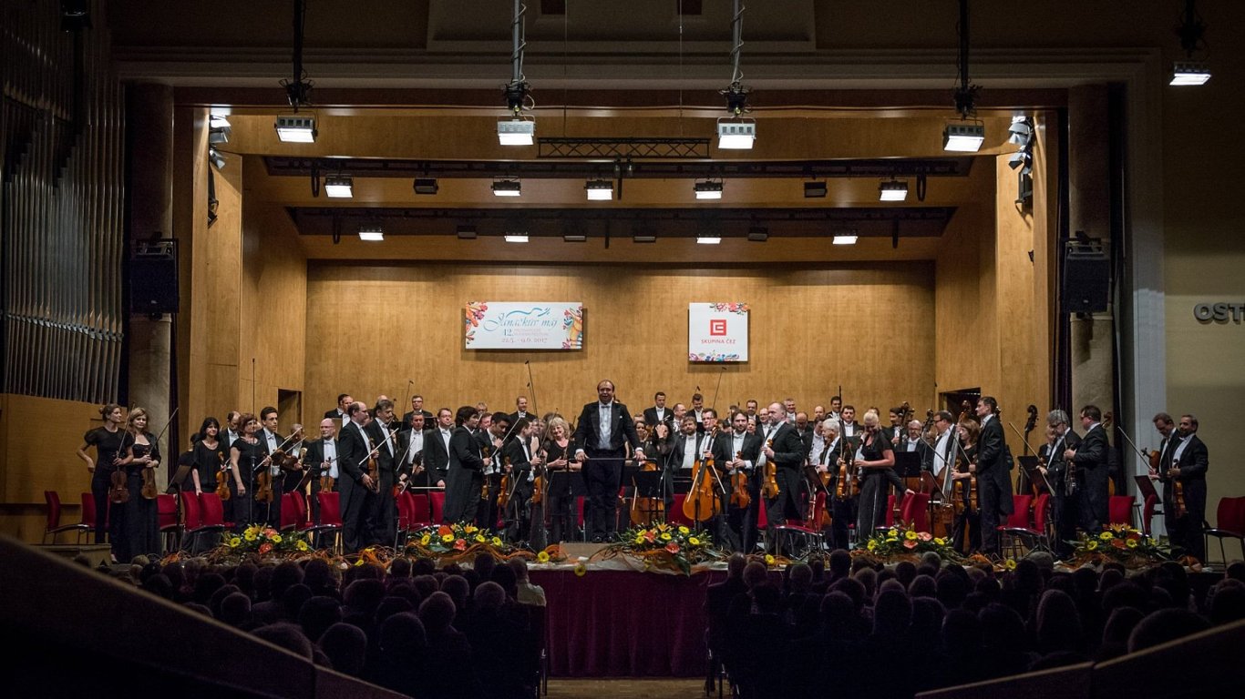 Festival v pondl zahjilo vystoupen Symfonickho orchestru eskho rozhlasu v Dom kultury msta Ostravy.