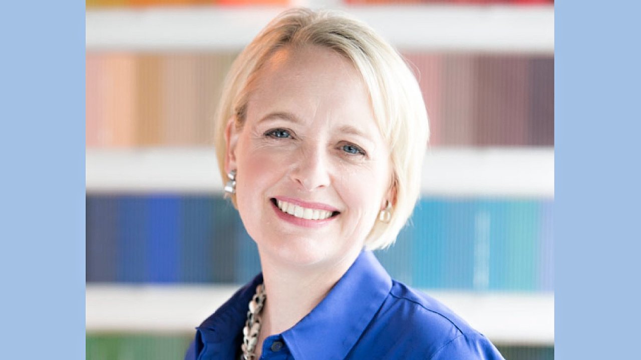 Julia Sweet, CEO spolenosti Accenture