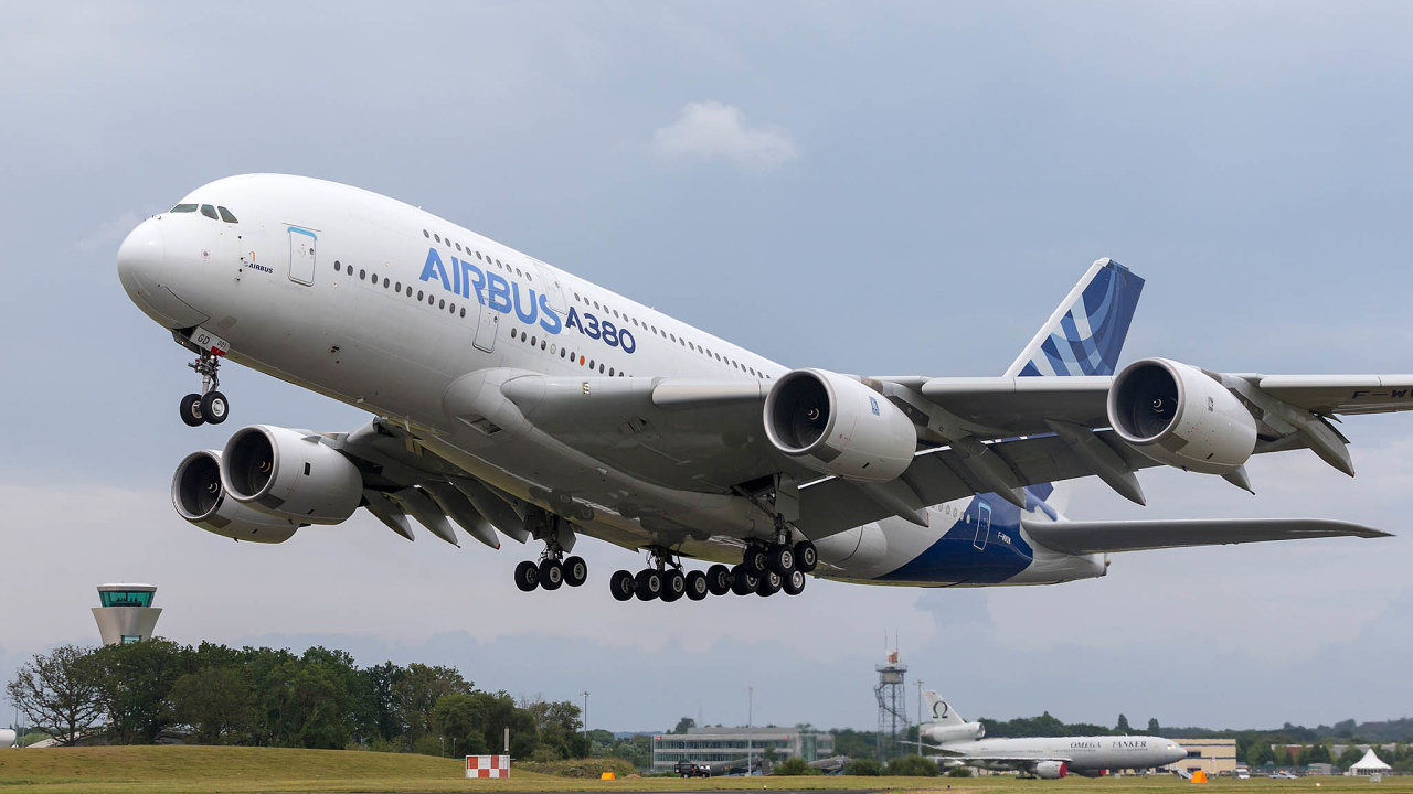 Evropský výrobce letadel Airbus zruší zhruba 15 tisíc pracovních míst.