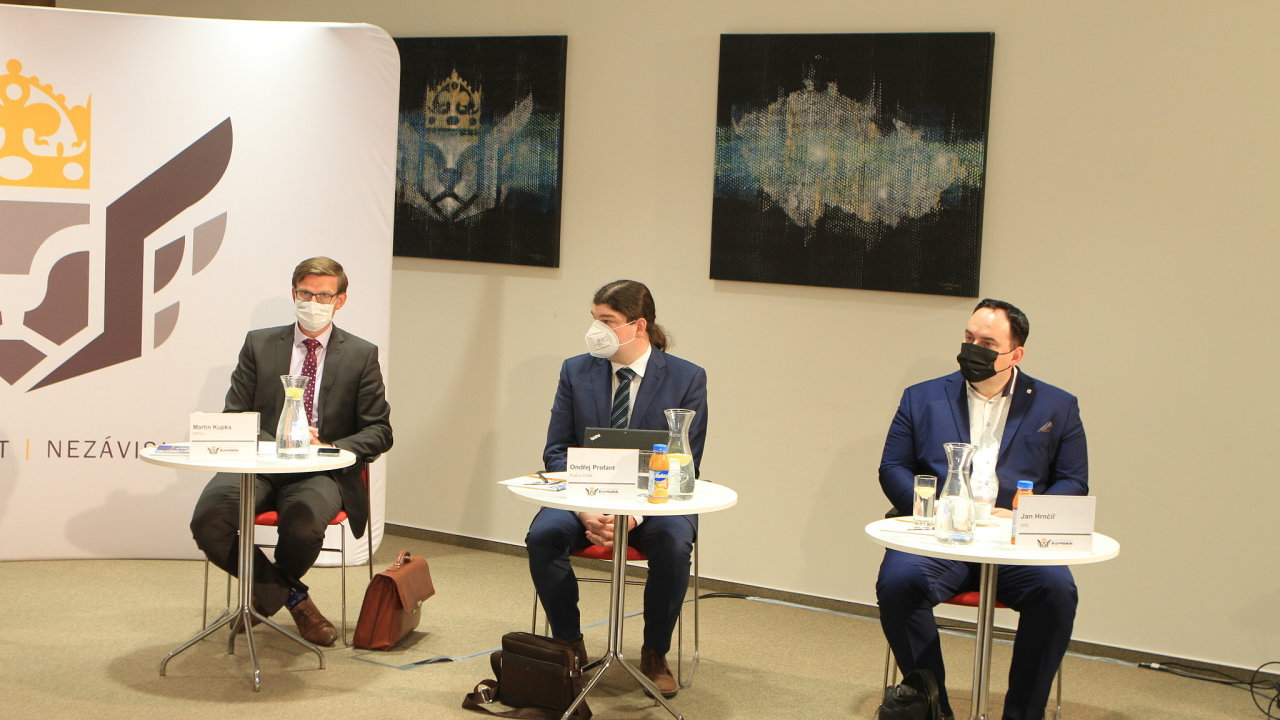 Předvolební debaty o eGovernmentu se mimo jiné zúčastnili (zleva) poslanci Martin Kupka (ODS), Ondřej Profant (Piráti) a Jan Hrnčíř (SPD).