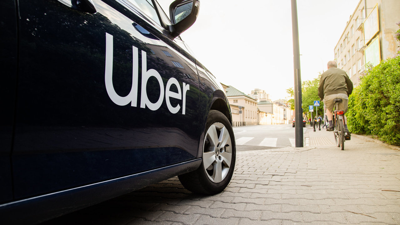Globální taxislužba Uber funguje ve ètyøech èeských mìstech.