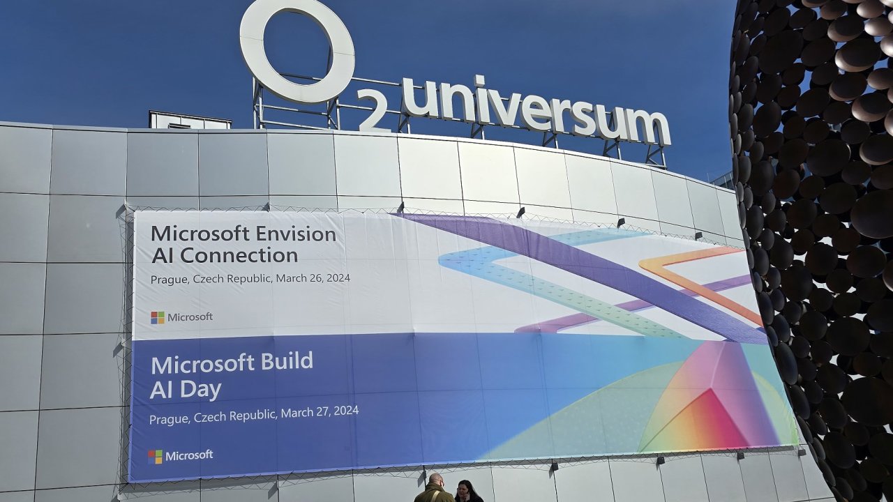 Microsoft na konferenci Envision v Praze ukazoval monosti AI a neochotn mluvil o jej budoucnosti.