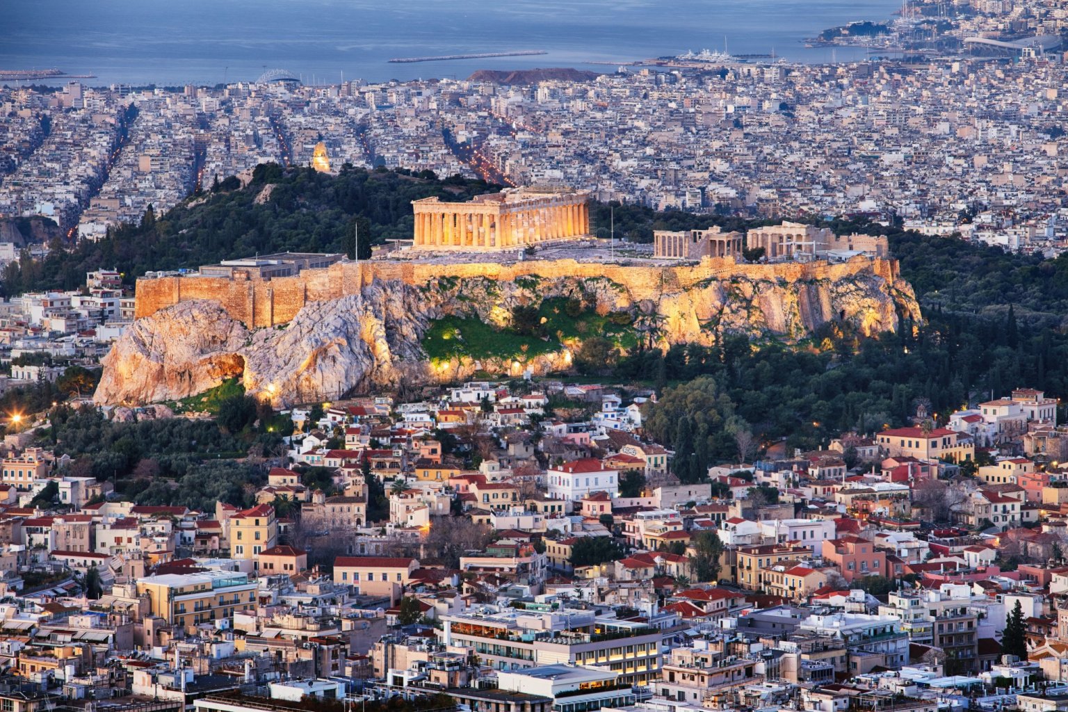 Pohled na Parthenon, jen je stedobodem eckch Athn.