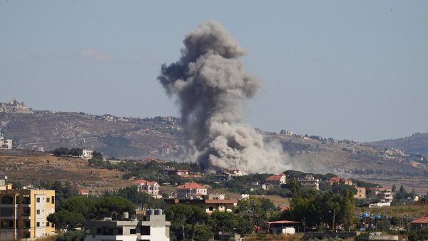 Izrael prov�d�l intenzivn� �dery na Libanon od p�te�n� noci. Jeho arm�da...