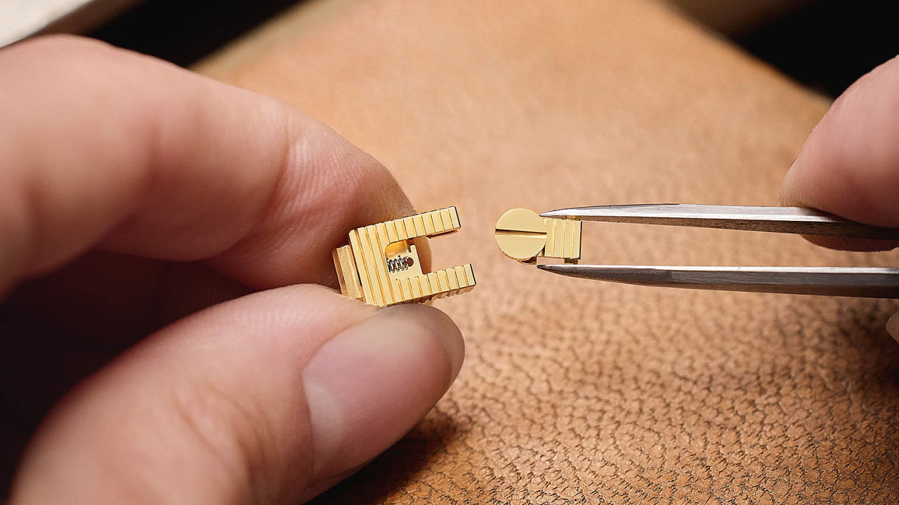 Francouzsk� klenotnick� d�m Cartier p�edstavil technick� a&nbsp;designov�...