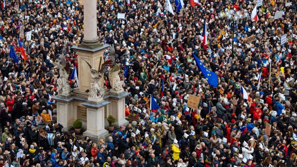 Demonstrace Ruce pryč od médií, kterou uspořádal spolek Milion chvilek pro...