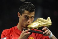 Christiano Ronaldo lb zlatou kopaku pro nejlepho stelce Evropy. 