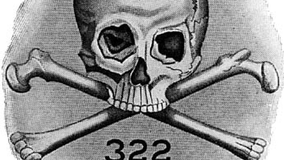 logo Skull and Bones neboli Lebka a kosti univerzity Yale
