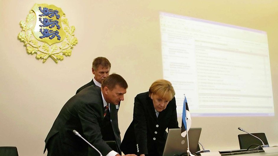 Estonsk premir Andrus Ansip a Angela Merkelov v Tallinu