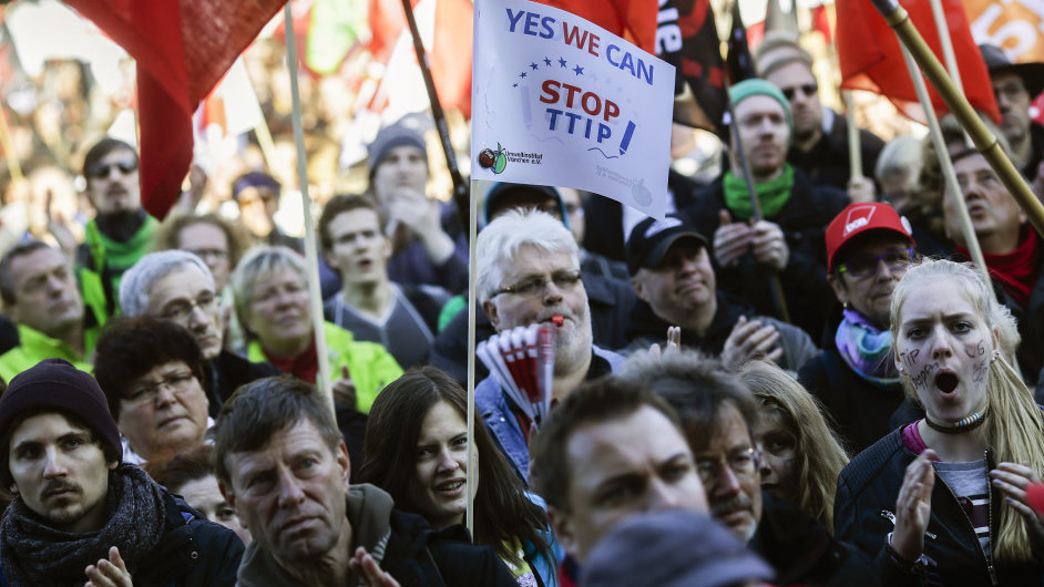 Ten of thousands of protestors attend a demonstration against the free trade agreements TTIP (Transatlantic Trade and Investment Partnership) and CETA (Comprehensive Economic and Trade Agreement) in B