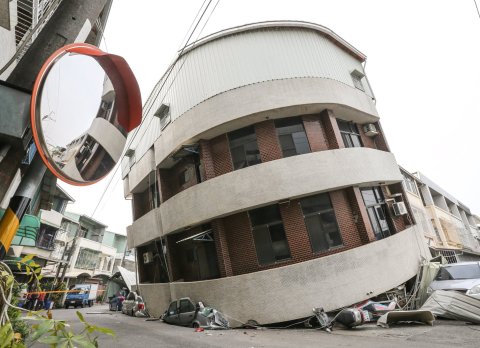 0206PEK09 QUAKE TAIWAN 0206 11