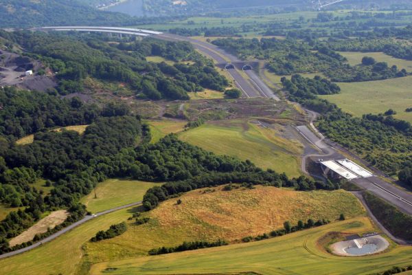 Otevření D8 je nejisté, svah se dal opět do pohybu. Otevření D8 je nejisté, svah se dal opět do pohybu.