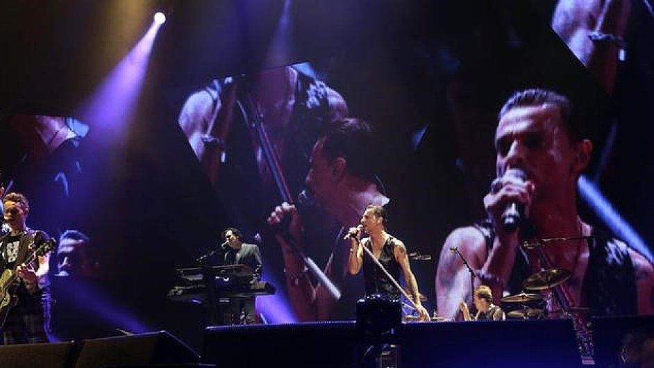 Na snmku z koncertu v Rize v roce 2014 jsou lenov skupiny Depeche Mode.