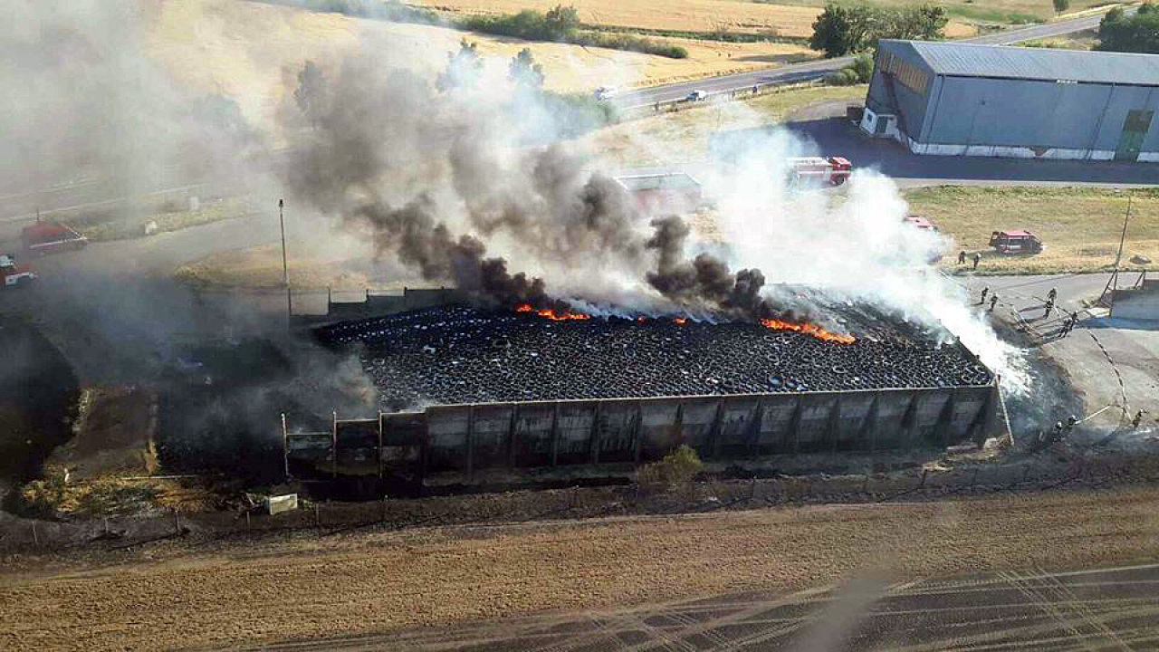 Požár u Suchohrdel na Znojemsku.