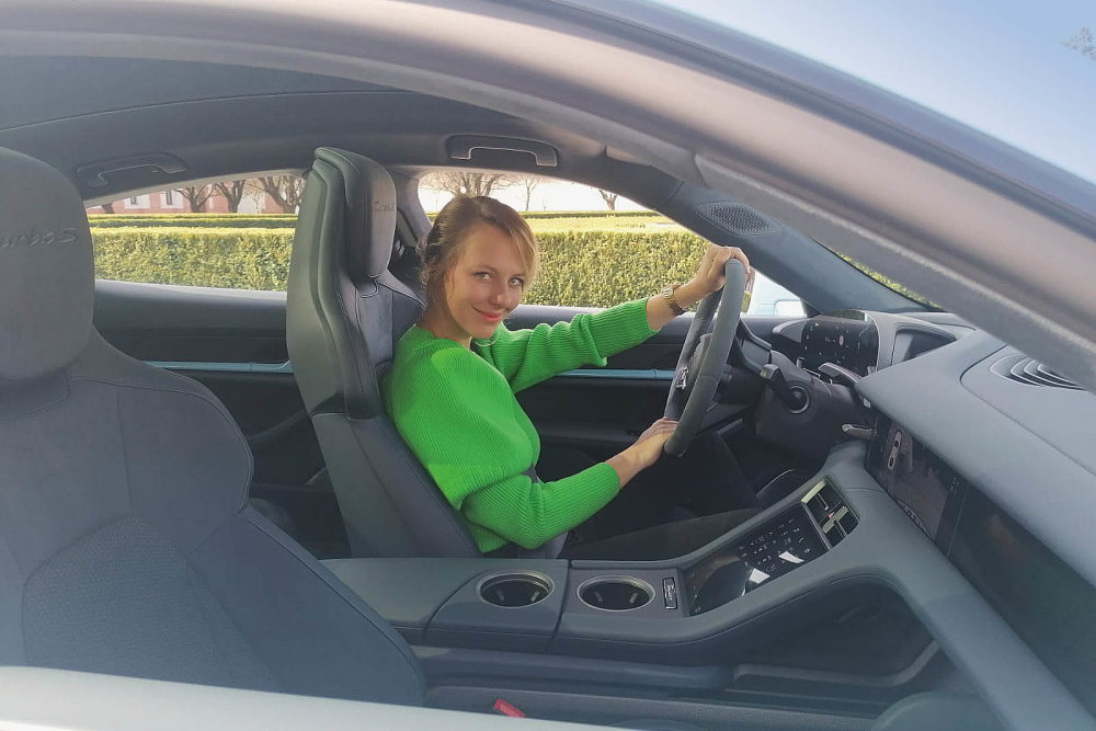 Na nádvoří Trojského zámku se začátkem října sjely nejzajímavější elektromobily, které si teď můžete koupit (nebo objednat).