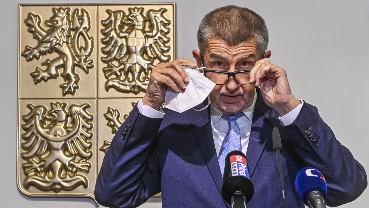 ANO v čele s Andrejem Babišem i další opoziční hnutí SPD dokázaly nové vládě Petra Fialy vyslovení důvěry znepříjemnit. Schůze se od středečního rána do čtvrtečního večera protáhla skoro na 24 hodin.