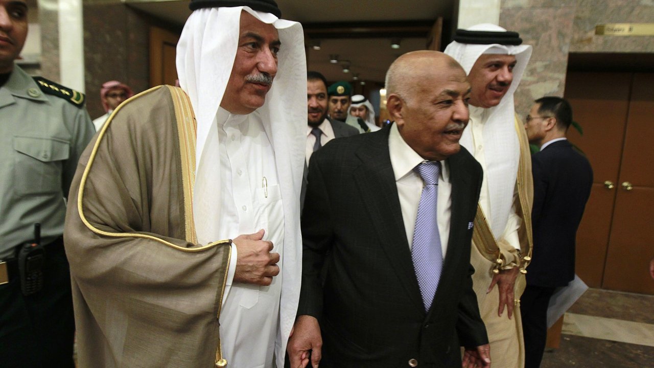 Jemensk premir (uprosted) s sadskm ministrem financ (vlevo)