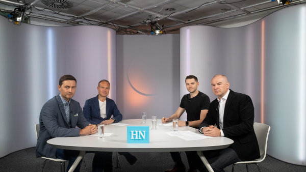 Vytvoř kosmickou loď! To zatím neumím, odpovídá umělá inteligence. S účetnictvím nebo prezentacemi ale pomůže už dnes, shodli se experti v debatě Hospodářských novin