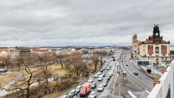 Politika občas neláká ty nejschopnější. Zastupitelka Prahy a členka výboru pro dopravu by ale magistrálu poznat měla