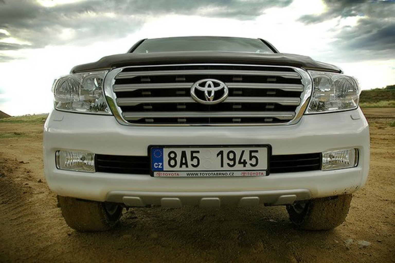 957449828_toyota_land_cruiser_09_550x367_.jpg