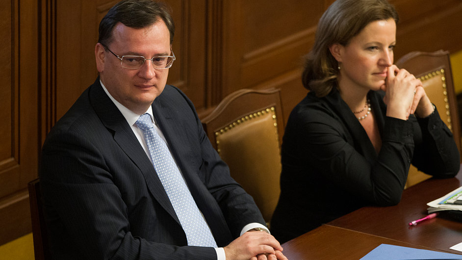 Premiér Petr Neèas (ODS) a vicepremiérka Karolína Peake (LIDEM)