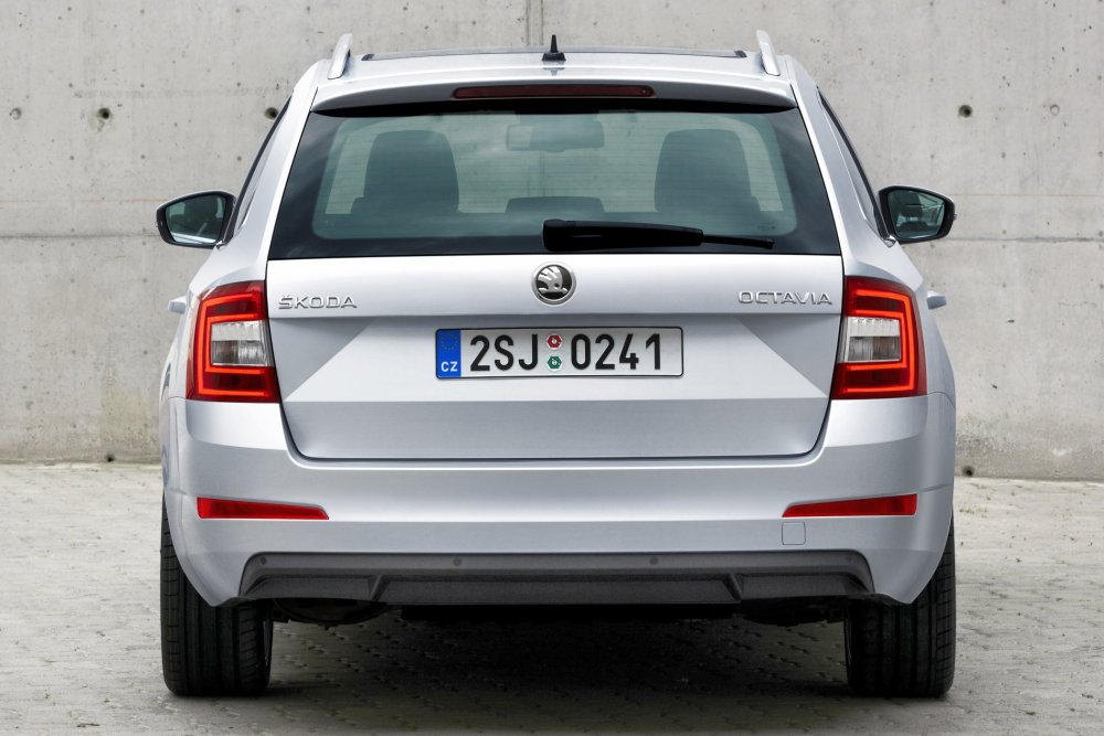 Nová Škoda Octavia Combi Zadní světlomety budou znovu ve tmě zářit jako písmeno C.