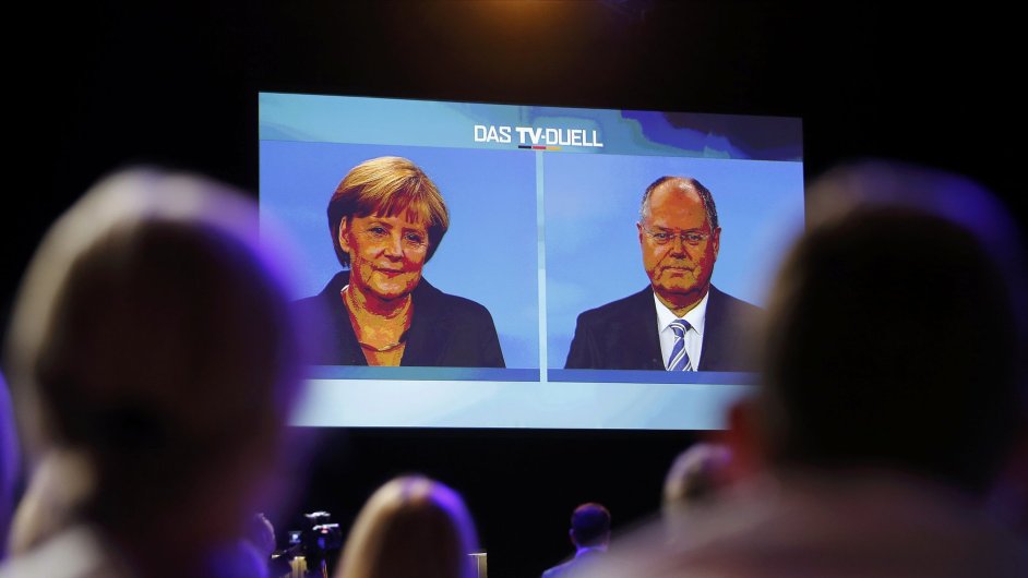 Sledovan televizn duel mezi Angelou Merkelovou a Peerem Steinbrckem