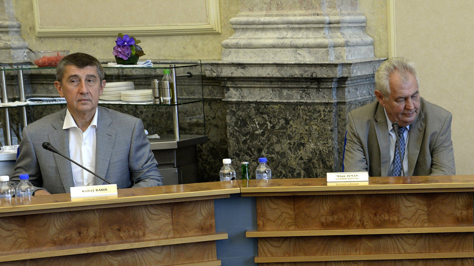 Prezident Milo Zeman (uprosted) se zastnil zasedn vldy.