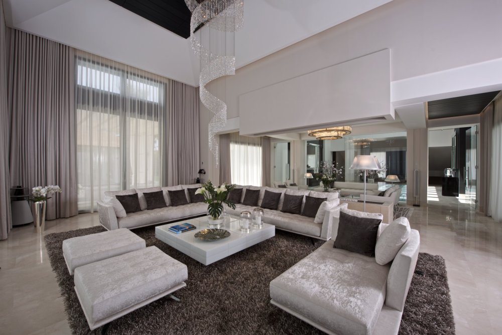 Casa Alegra Designér Marek Plaček získal za svoje návrhy interiéru ocenění v kategoriích Living Space a Europe Interior design – Residential £5 milion+.