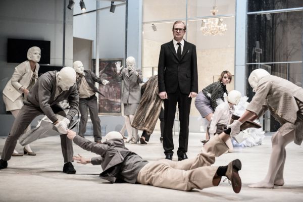 Re�is&eacute;r Mikul&aacute;&scaron;ek debutuje na prvn&iacute; sc&eacute;n�. N&aacute;rodn&iacute; divadlo uvede jeho Spalova�e mrtvol