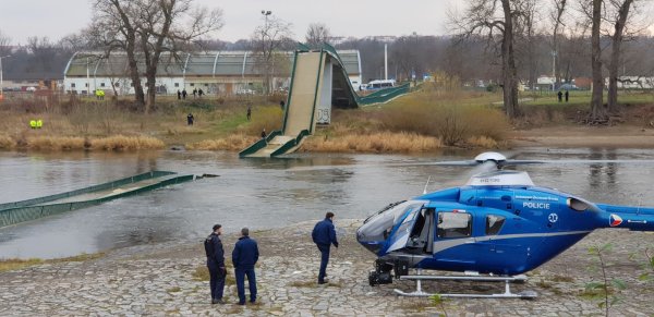 P�&scaron;&iacute; l&aacute;vka v pra�sk&eacute; Troji se z�&iacute;tila do Vltavy.