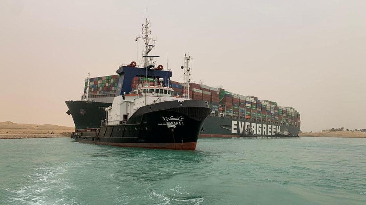 Kontejnerová loď Ever Given blokující Suezský průplav patří mezi největší plavidla svého druhu na světě.