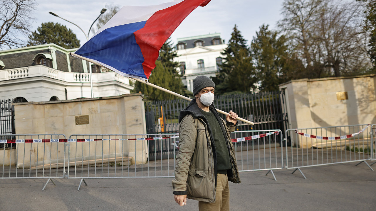 Rusk ambasda v Praze.Rusko, R, ambasda, mu, vlajka.