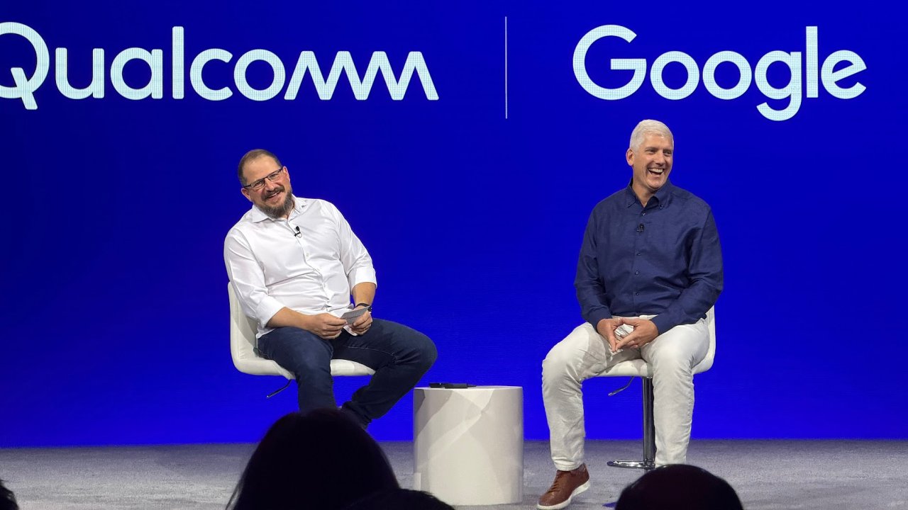 f Qualcommu Cristiano Amon a Rick Osterloh, f Googlu pro zazen a sluby, na akci Snapdragon Summit 2025.