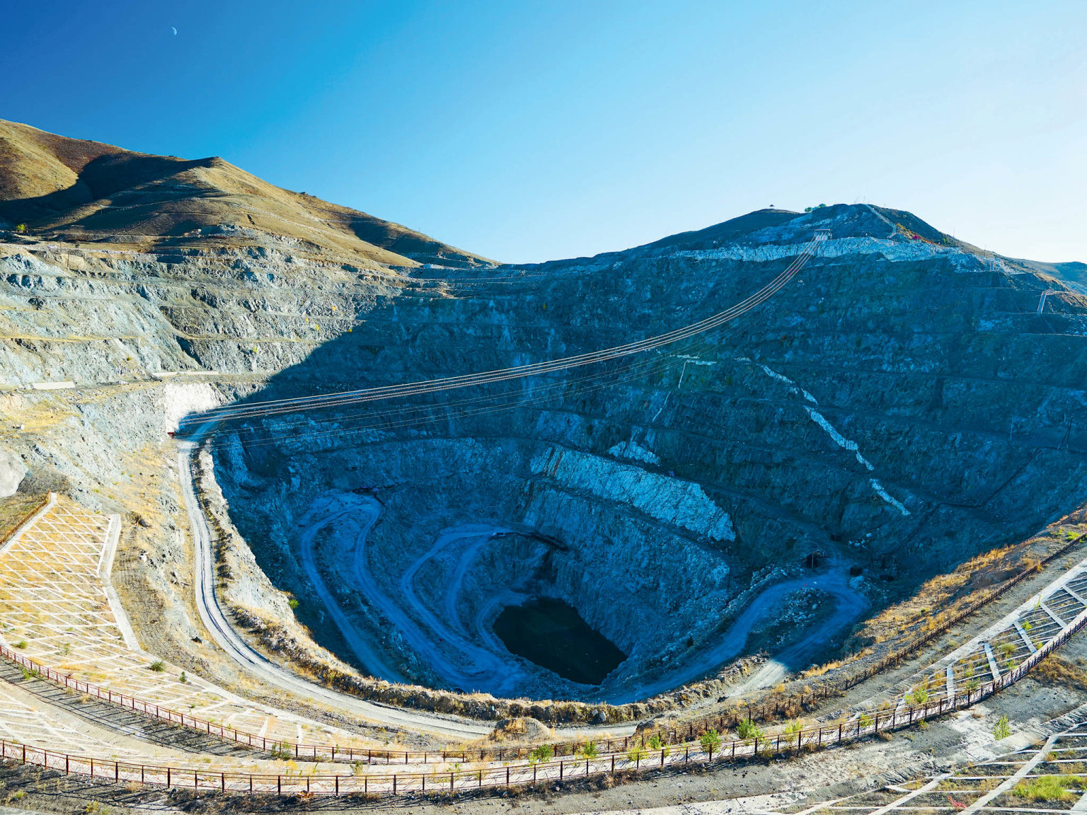 Peking omezuje vvoz kov pro technologie