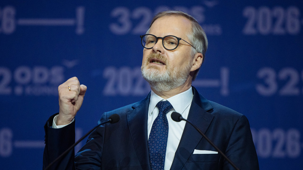 Fiala u� d��ve vylou�il prezidentskou kandidaturu, ke spekulac�m ohledn� Sen�tu pak �ekl, �e Milo� Vystr�il je skv�l�m p�edsedou komory.