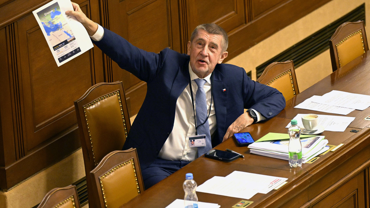 Premi�r Andrej Babi� na mimo��dn� sch�zi sn�movny k soudn�m ��dostem o jeho vyd�n� a vyd�n� p�edsedy sn�movny Tomia Okamury k trestn�mu st�h�n�.