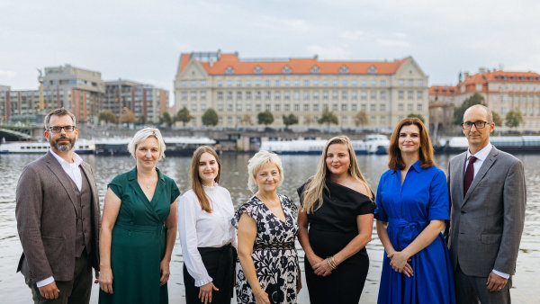 Podnikov� pr�vn�k 2026.  Zleva: Mat�j My�ka, Drahom�ra Brejchov�, Elena...