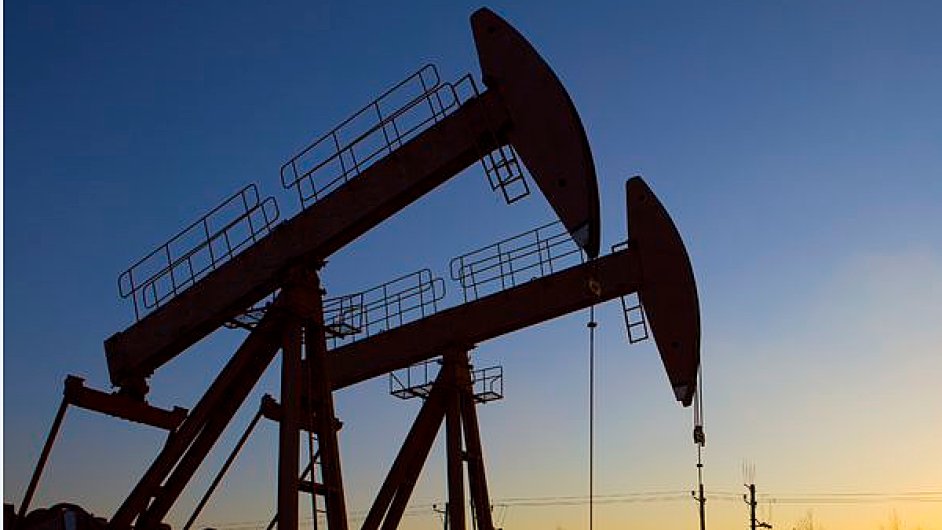Africká ropná velmoc Nigérie zvažuje konec dotování pohonných hmot a privatizaci ètyø rafinérií - Ilustraèní foto.