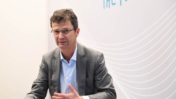 &Scaron;&eacute;f v&yacute;zkumu a v&yacute;voje Siemensu Norbert Gaus