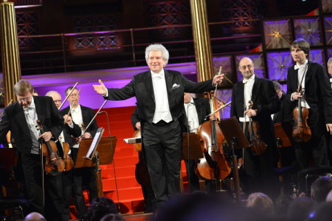 Česká filharmonie pod vedením šéfdirigenta Jiřího Bělohlávka uvedla 22. února v pražském Rudolfinu přednesem filmových melodií slavnostní vyhlášení výročních cen Český lev. Jiří Bělohlávek, Česká filharmonie, dirigent