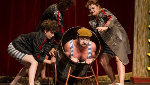 Cirkus Charms! v podání divadla Teatro Tatro.