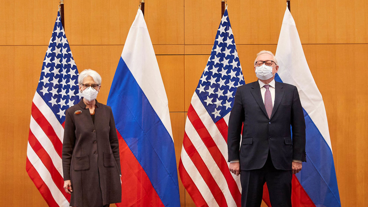 V Ženevě se v pondělí sešli k citlivému jednání náměstci ministerstev zahraničních věcí USA a Ruska – Wendy Shermanová a Sergej Rjabkov.